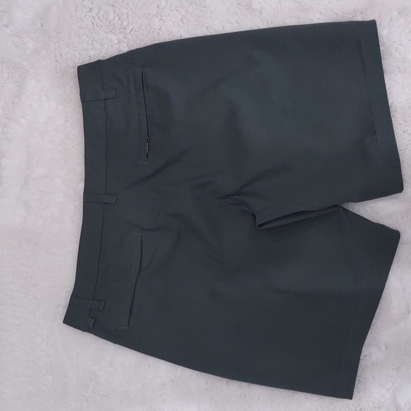 LULULEMON CLASSIC FIT SHORT. - Picture 7 of 17